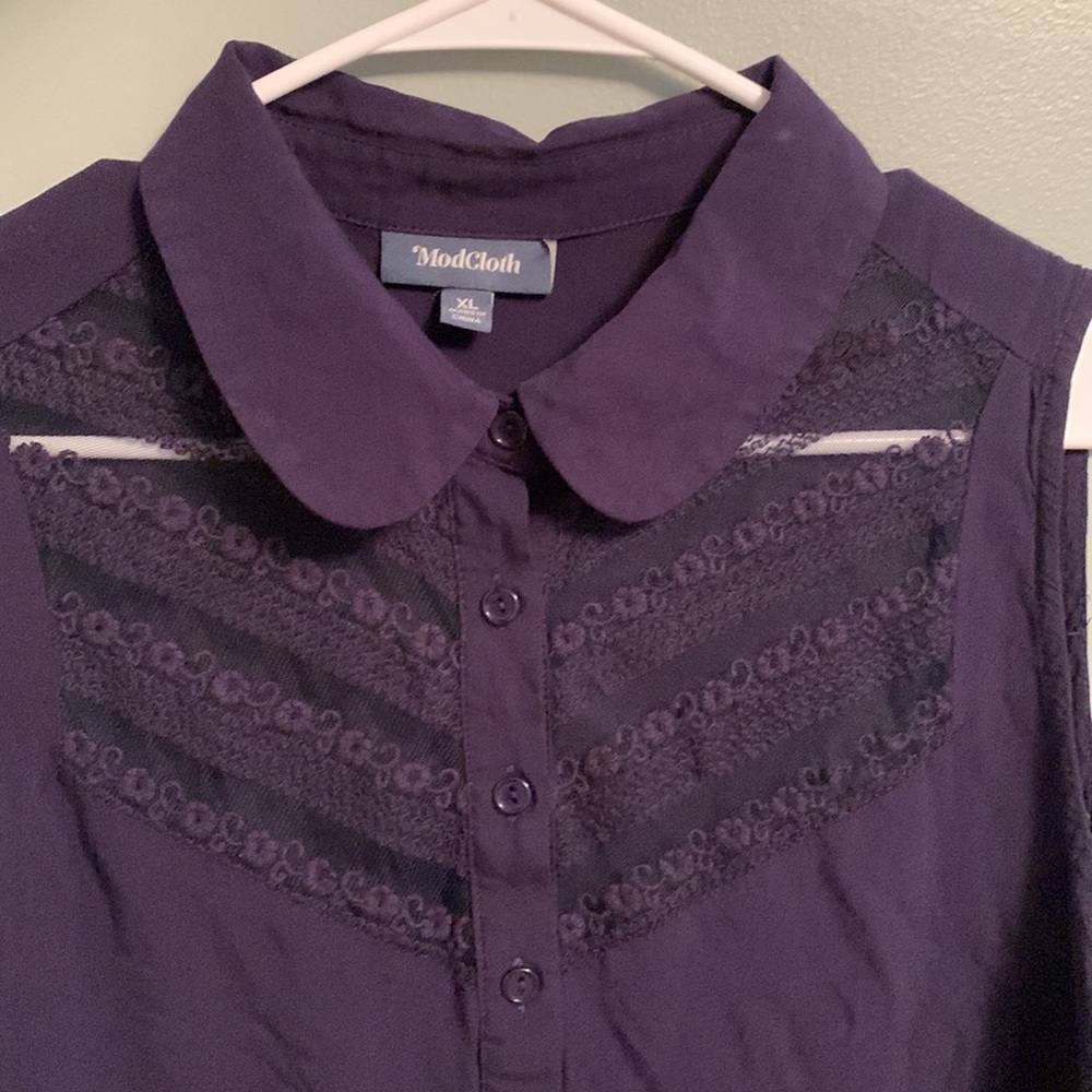Modcloth navy blue sleeveless v-neck blouse top sz M Lace Trim shirt